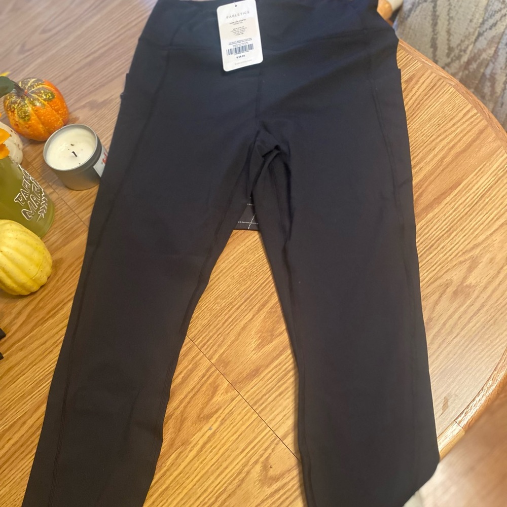 Never worn Fabletics leggings
